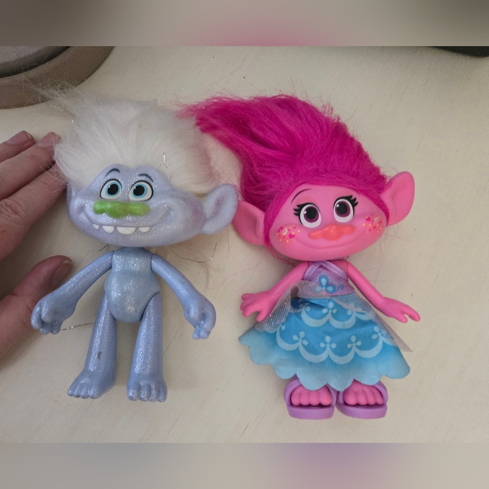 2 troll Figures Poppy and Guy Diamond toys lot 🧸 🔫 🧸 🔫